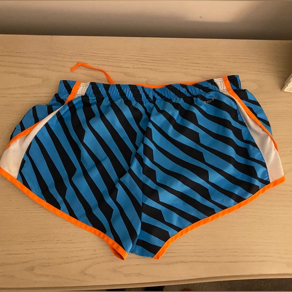 Women Nike running shorts - Picture 3 of 3